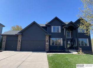 17611 Pine St, Omaha, NE 68130