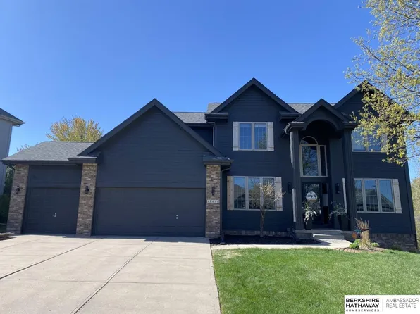 17611 Pine St, Omaha, NE 68130