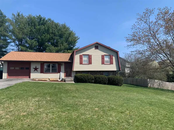 80 Henley Dr NW, Christiansburg, VA 24073