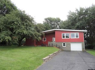 9 Knolls Rd, Niskayuna, NY 12309