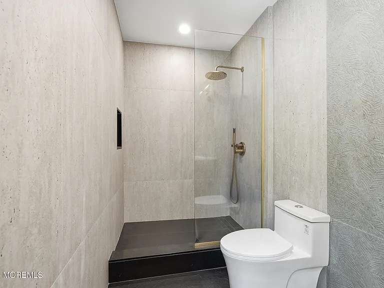 19 Roslyn Dr — Photo 21