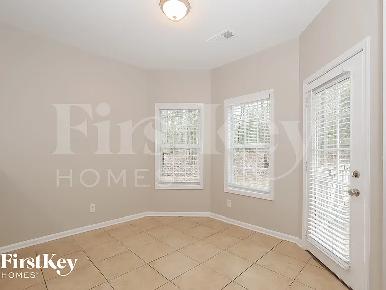 2570 Serenity St — Photo 5