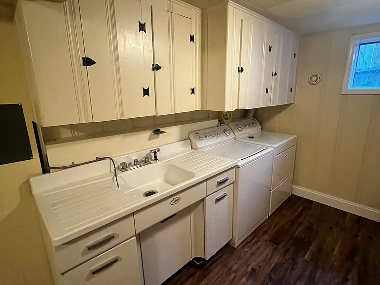 2404 Darrow St — Photo 17