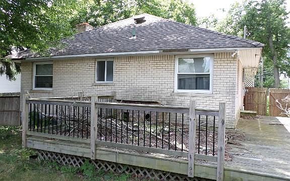 2nd image of 27 Beech St S