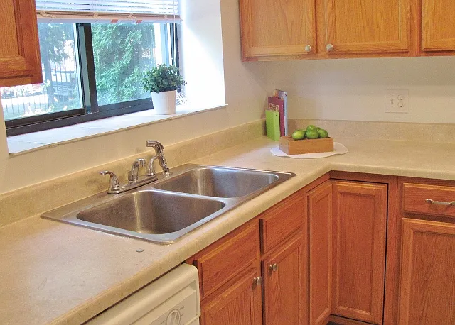 7413 N Seeley Ave — Photo 1