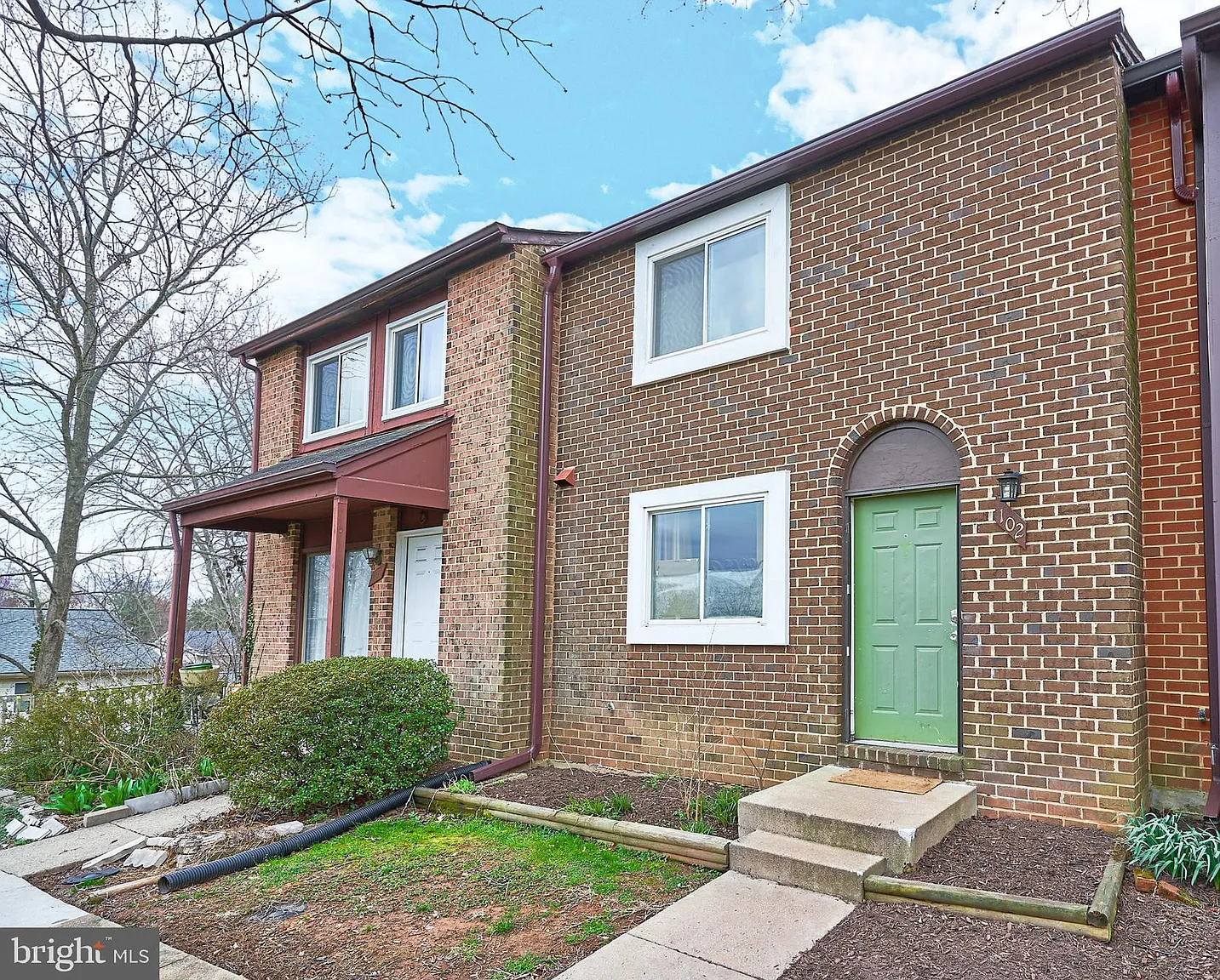 102 Giles Pl photo 1