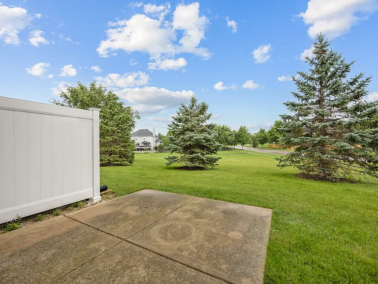 407 Bluegrass Pkwy — Photo 24