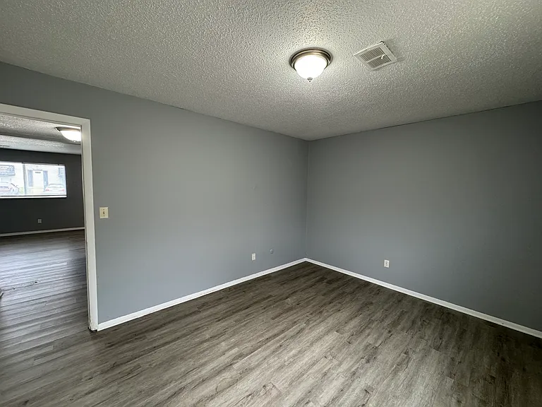 2832 E County Line Rd — Photo 25