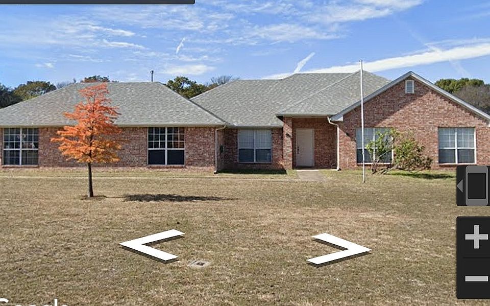 1st image of 225 Lakeside Oaks Cir