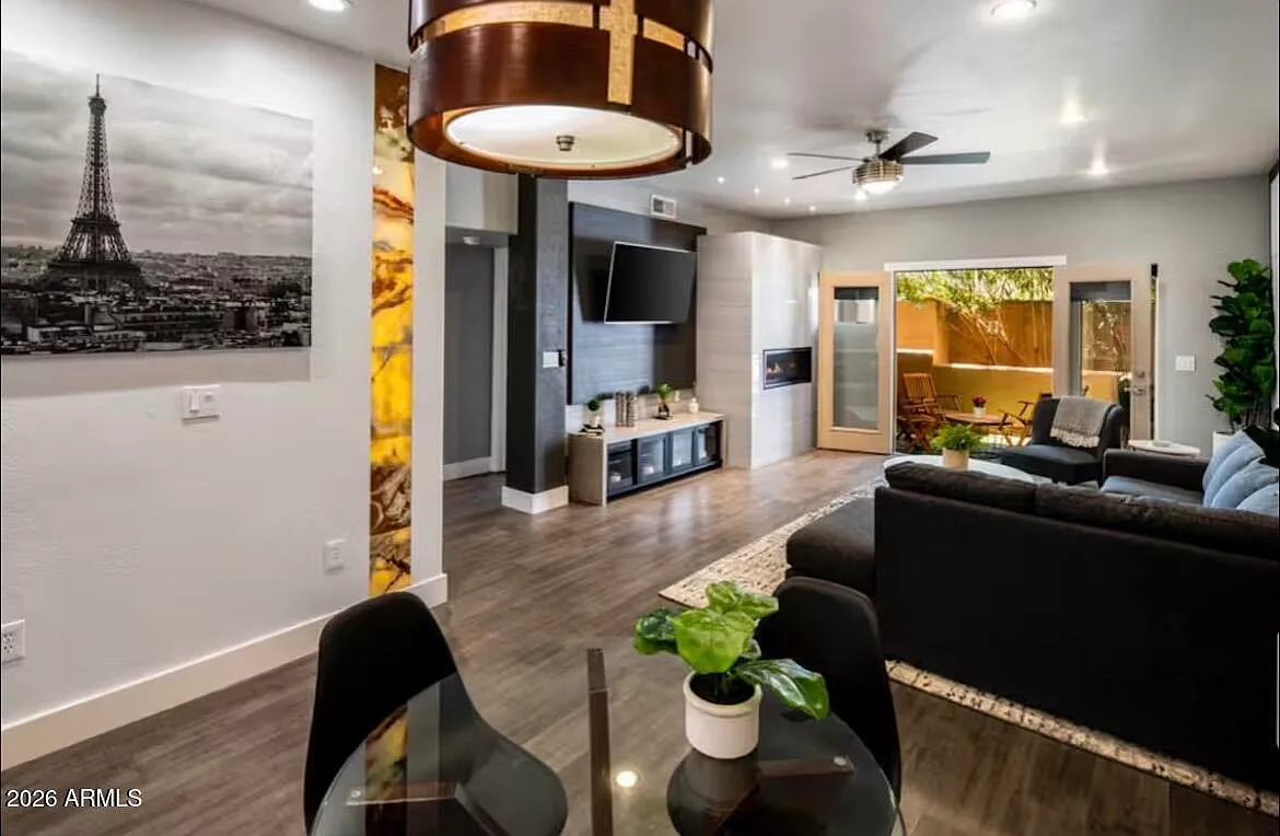 2 bed, 2.0 bath, 1340 sqft, $4,200 — Photo 2