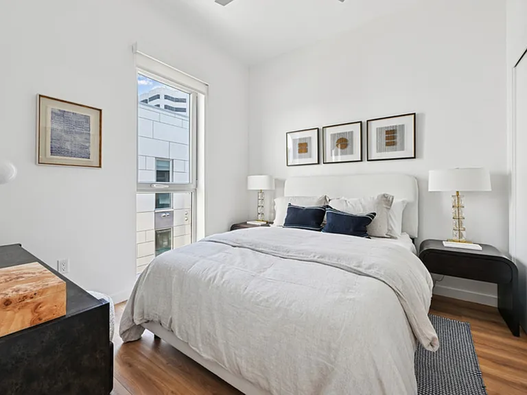 Evani 3223 Wilshire — Photo 7
