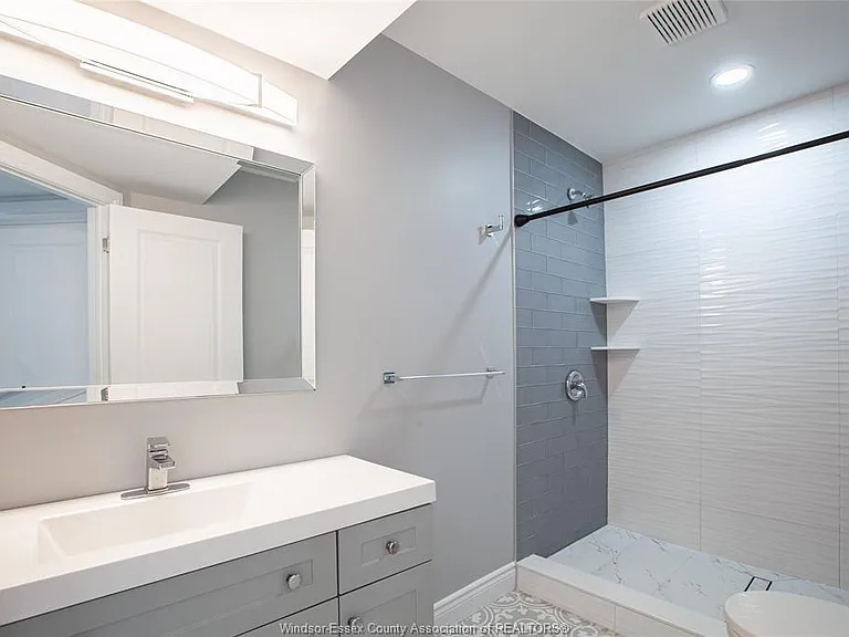 1256 Saint Paul Ave — Photo 11