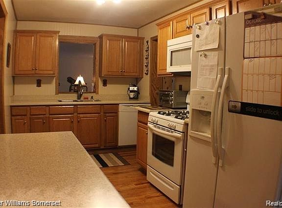 3rd image of 1705 Banmoor Dr