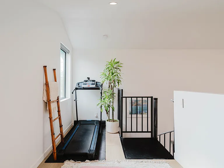 3605 Kelton Ave — Photo 12