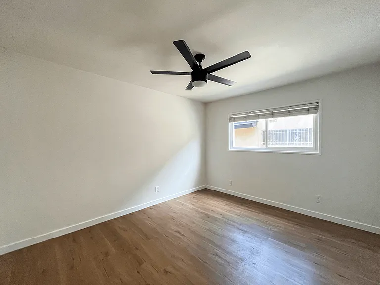 3814 S Bronson Ave — Photo 14