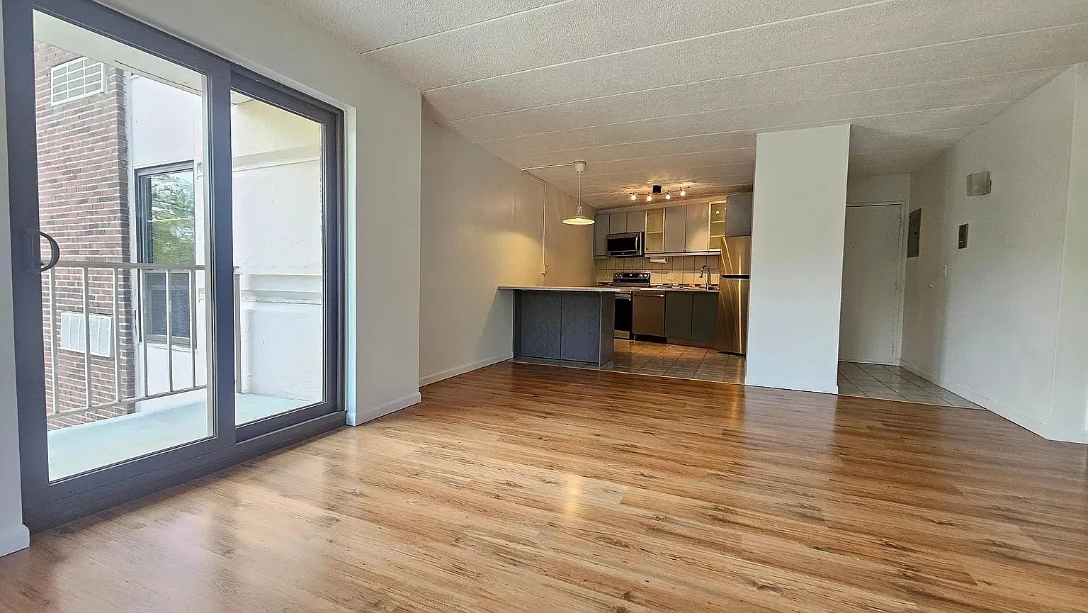 1 bed, 710 sqft, $2,000 — Photo 2