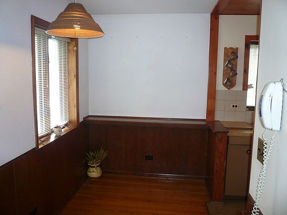 4th image of 508 Deerpath Dr