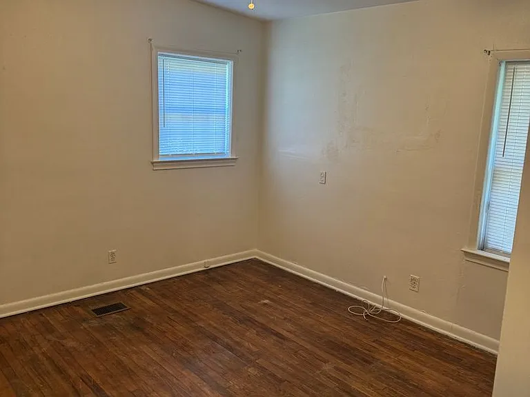 1615 Sharkey St — Photo 9