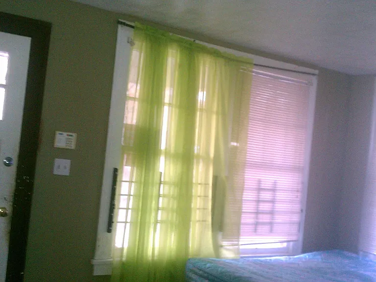 576 Winton Ter NE — Photo 2