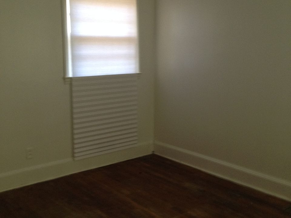 1st image of 305 Amherst Dr