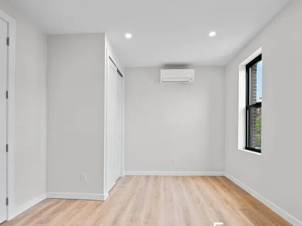 23-89 37th Street image 4 of 7