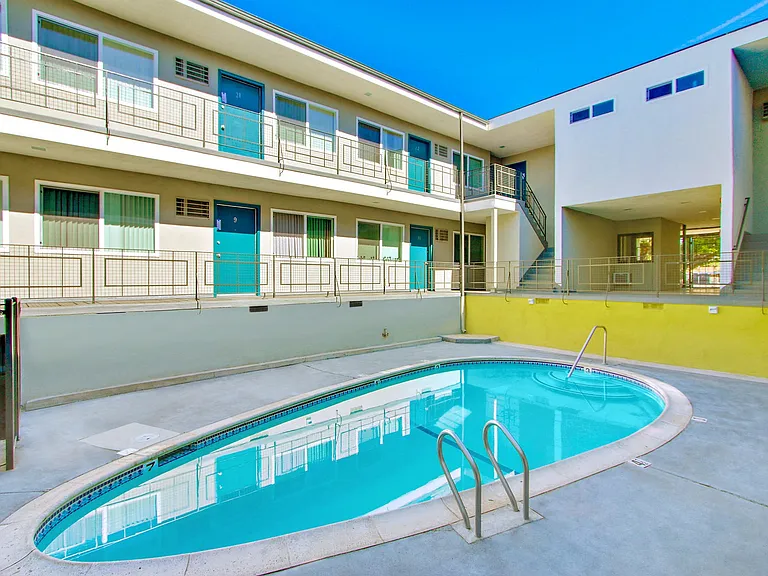 Woodman Apartments — Photo 38