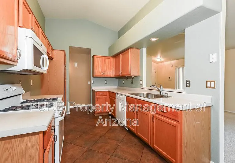 1644 W Geronimo St — Photo 12