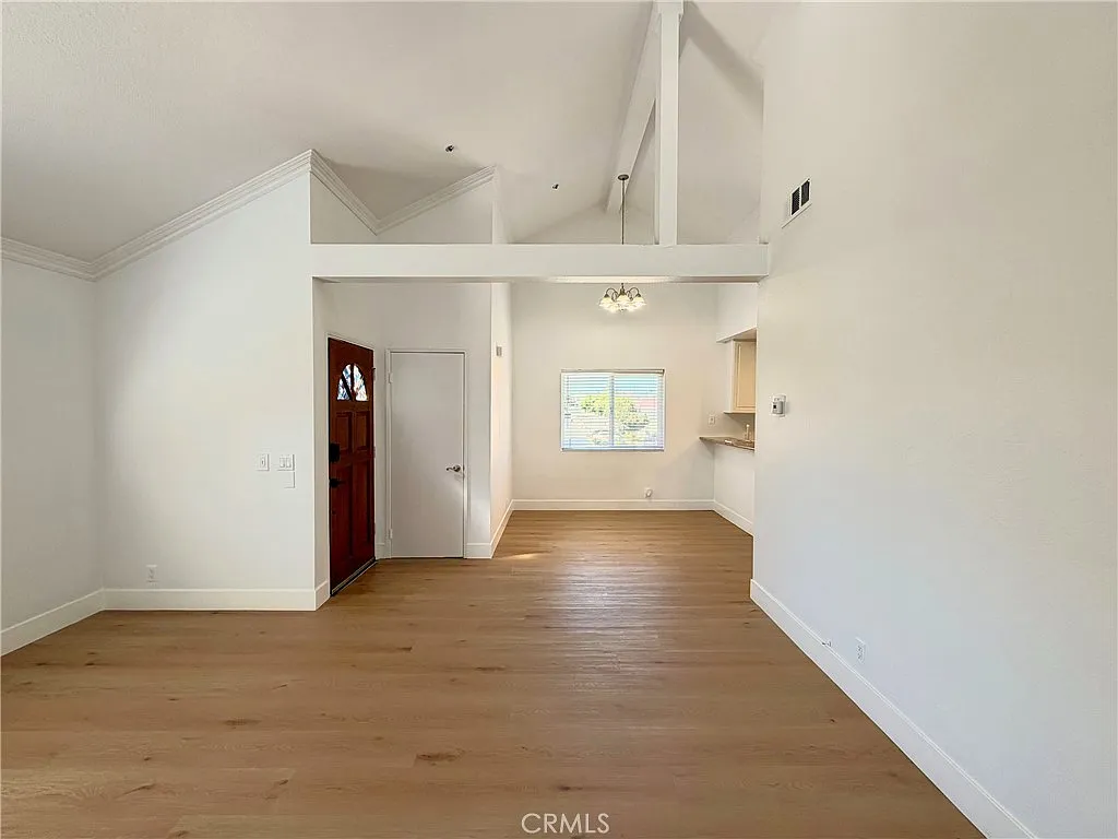 2 bed, 855 sqft, $2,595 — Photo 2