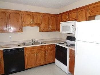 3rd image of 102A Tennessee Ave