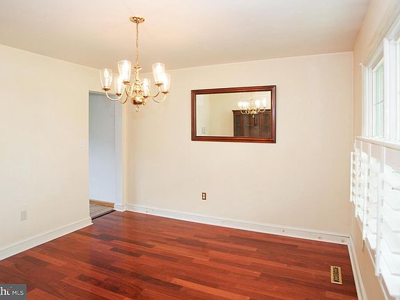 5th image of 208 Seminole Dr
