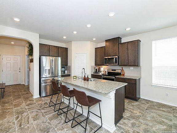 5th image of 742 ANTHEM LN