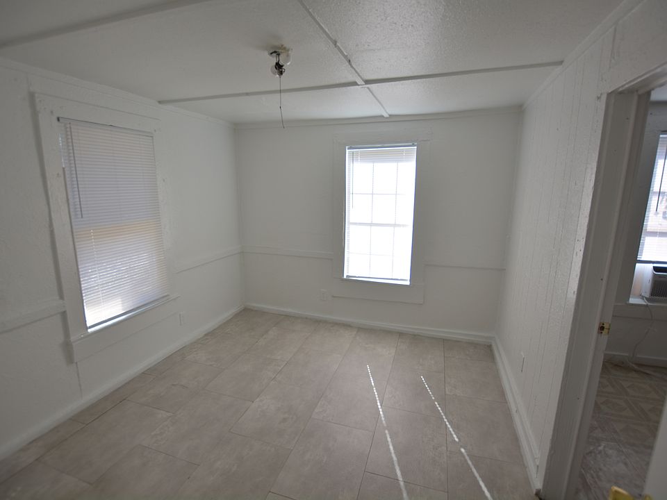 1st image of 2726 Shamrock Dr E #9