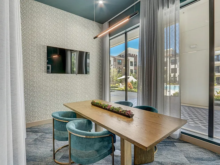 40-web-or-mls-Central Pine St-040