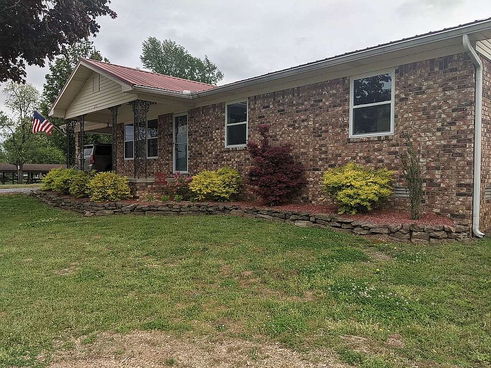 1st image of 215 Dowdy St