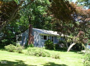 7 Boulder Cir, Norwalk, CT 06854