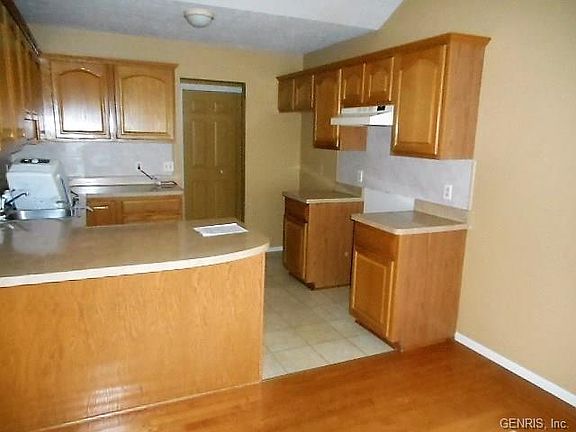 5th image of 9 Foxtail Ln