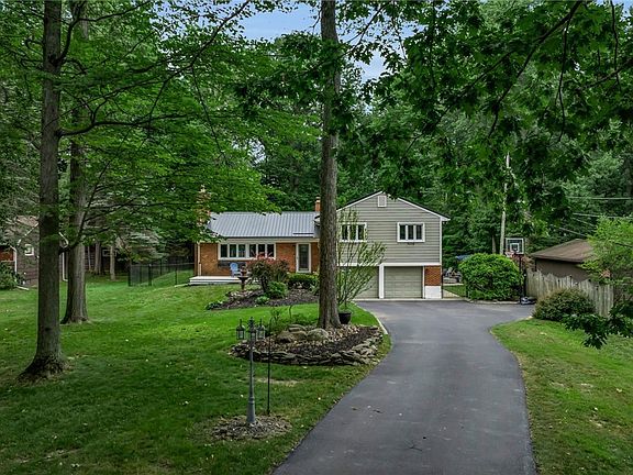 2nd image of 265 Paradise Rd