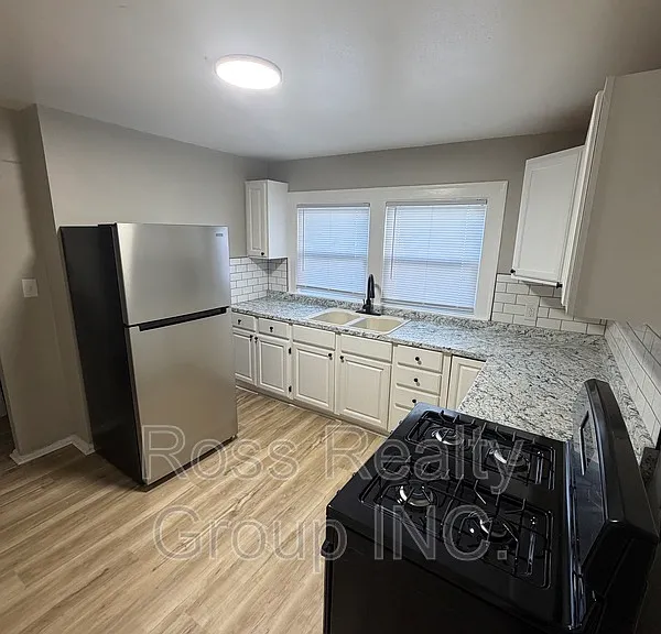 442 Walbridge Ave — Photo 1