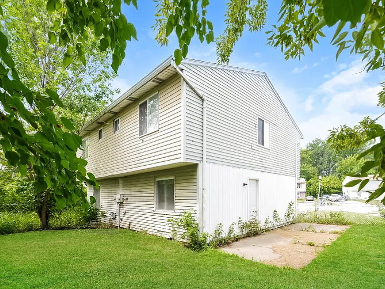 1319 Fillmore Cir — Photo 15