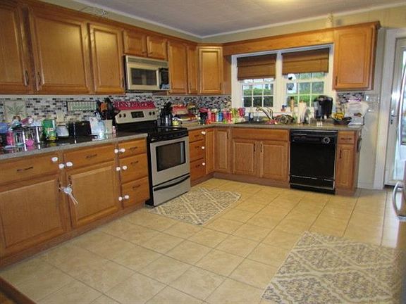 5th image of 330 W Lexington St