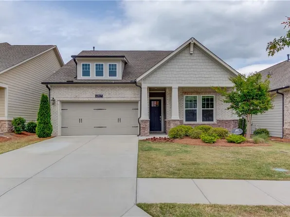 6917 River Rock Dr, Flowery Branch, GA 30542