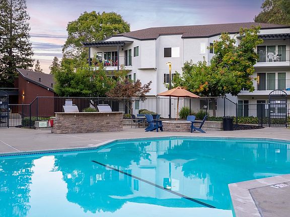 Outdoor Pool | Creekwood | Apartments For Rent In Hayward CA