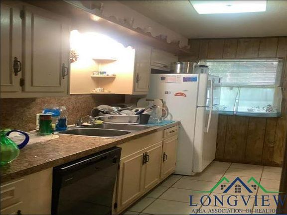 3rd image of 1311 Greenbriar Dr