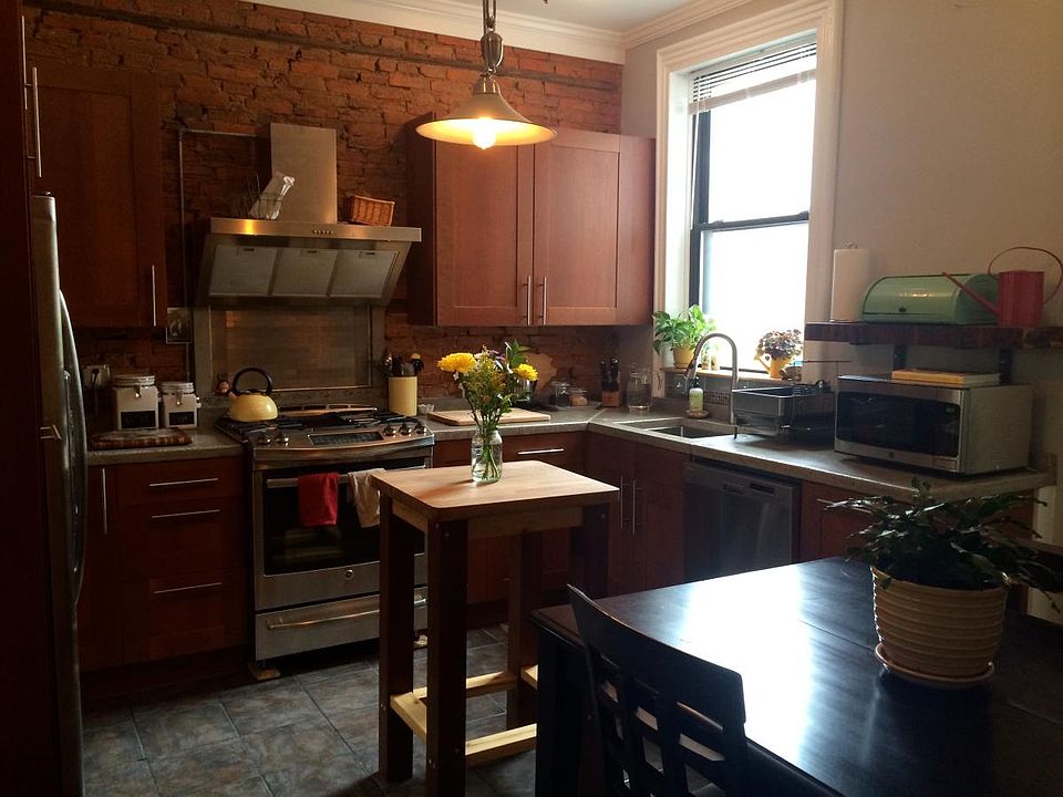1st image of 1931 Wallace St #3