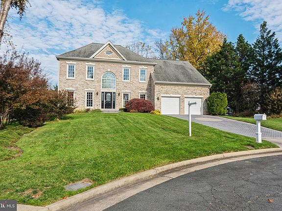 3rd image of 9906 Chappell Ln