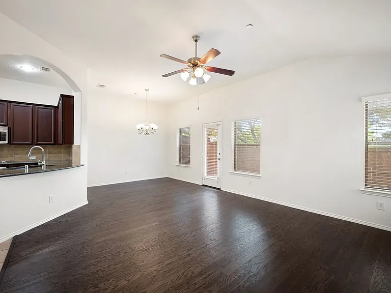 1013 Lucy Ln — Photo 28