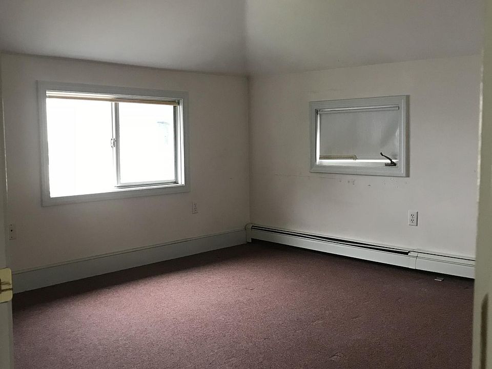 2nd image of 230R Washington St #1