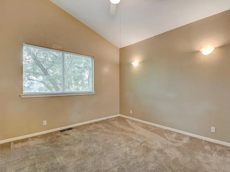 2405 Leon St #201 — Photo 12