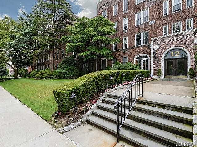 1st image of 12 Hamilton Pl APT B9