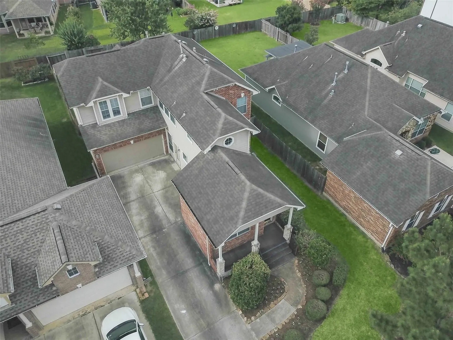 3 bed, 2.5 bath, 2001 sqft, $2,600 — Photo 3